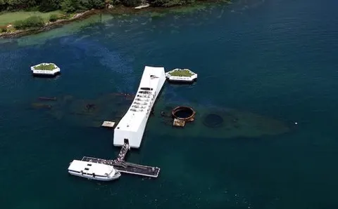 珍珠港亚利桑那号战列舰封面